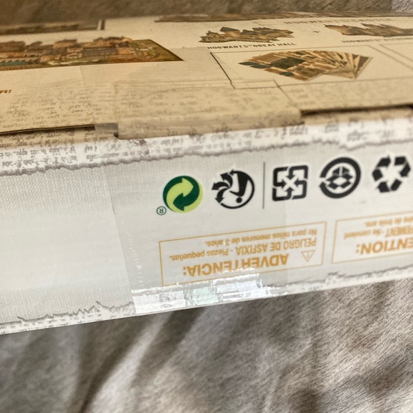 Harry Potter 3D Castle Puzzle - Picture 4 of 5